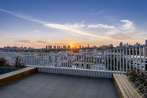 Oaks Melbourne South Yarra Suites - Accommodation QLD 6