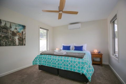 Amber Mist Villa Two - Accommodation QLD 6
