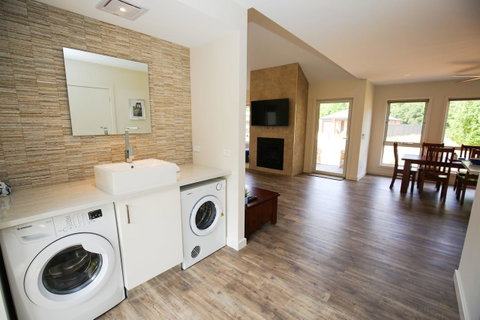 Amber Mist Villa Two - Accommodation QLD 12