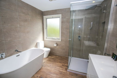 Amber Mist Villa Two - Accommodation QLD 3