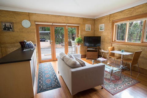 Bundjil Studio - Accommodation QLD 6