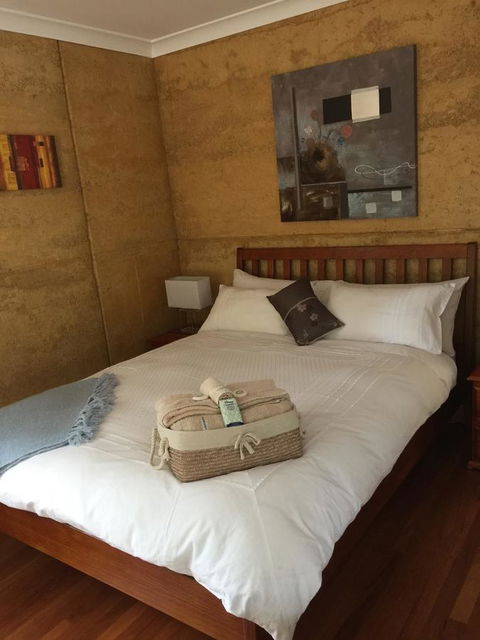 Bundjil Studio - Accommodation QLD 9
