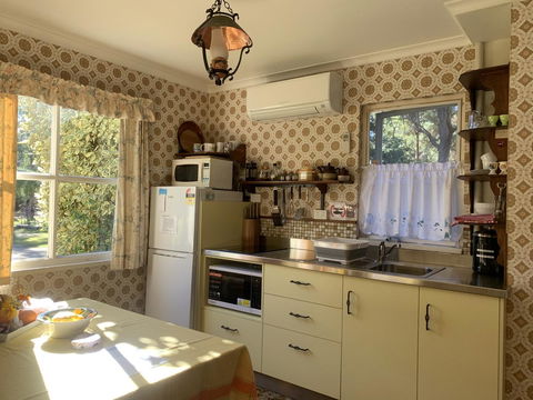 Swan Cove Beachfront - Accommodation QLD 3