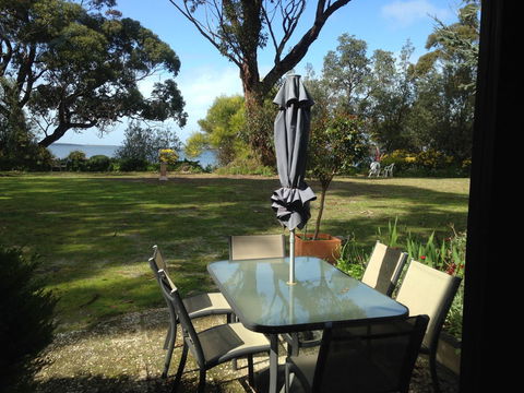 Swan Cove Beachfront - Accommodation QLD 15