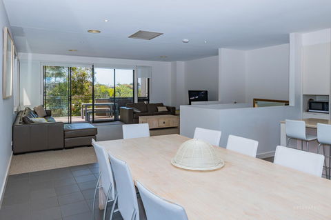 1 Sunset Place - Accommodation QLD 2