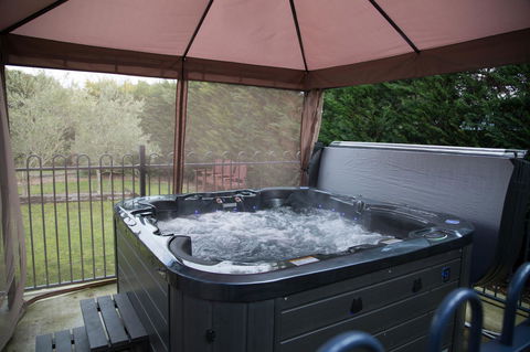 Airleigh-Rose Cottage - Accommodation QLD 20