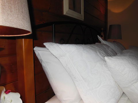 Airleigh-Rose Cottage - Accommodation QLD 32