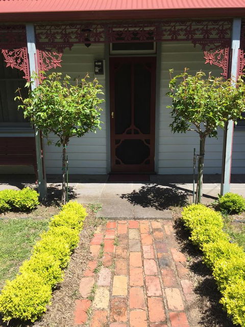 Airleigh-Rose Cottage - Accommodation QLD 3
