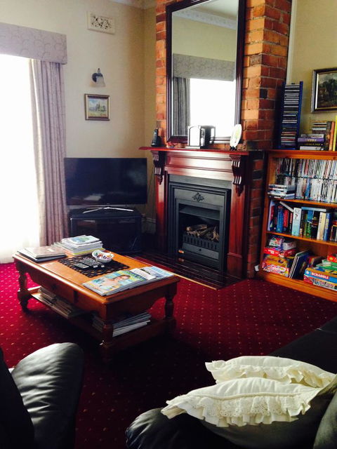 Airleigh-Rose Cottage - Accommodation QLD 38
