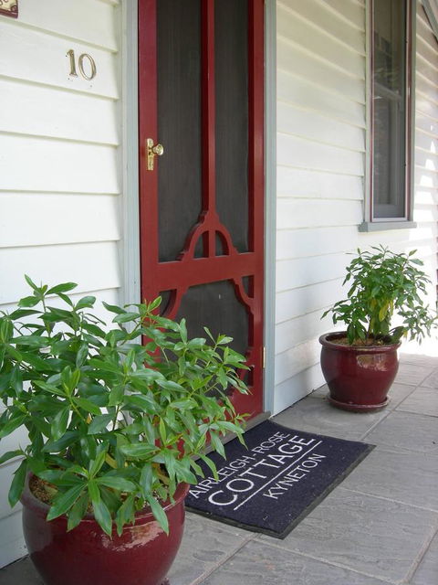 Airleigh-Rose Cottage - Accommodation QLD 28