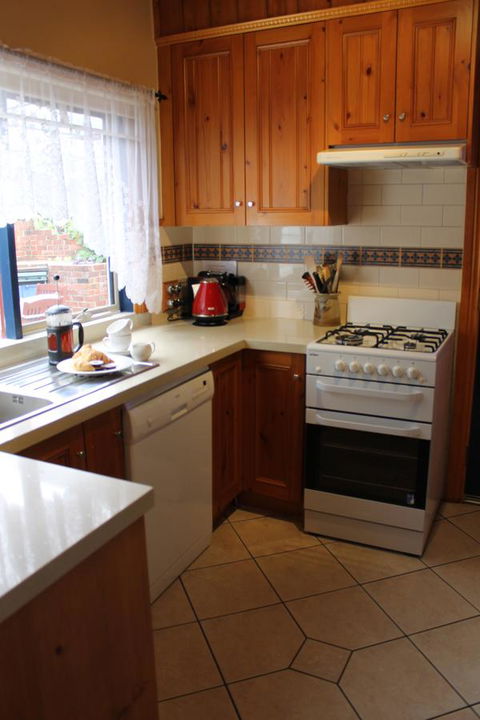 Airleigh-Rose Cottage - Accommodation QLD 44
