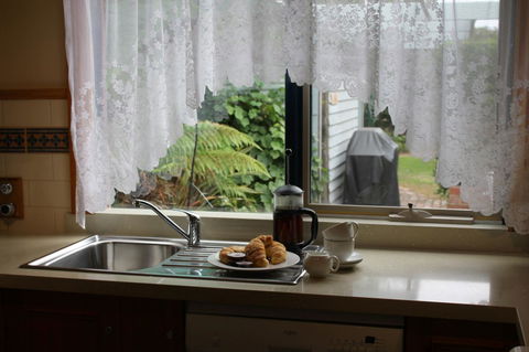 Airleigh-Rose Cottage - Accommodation QLD 33
