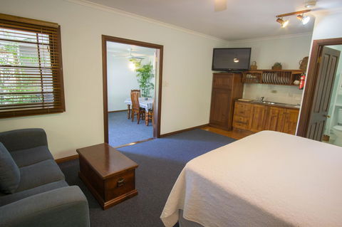 Debbie\'s Place - Accommodation QLD 42