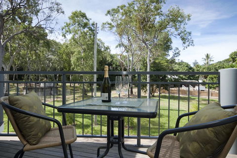 Woodville Beach Townhouse 6 - Accommodation QLD 10