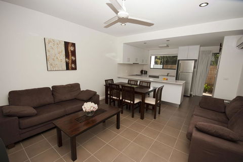 Woodville Beach Townhouse 6 - Accommodation QLD 2