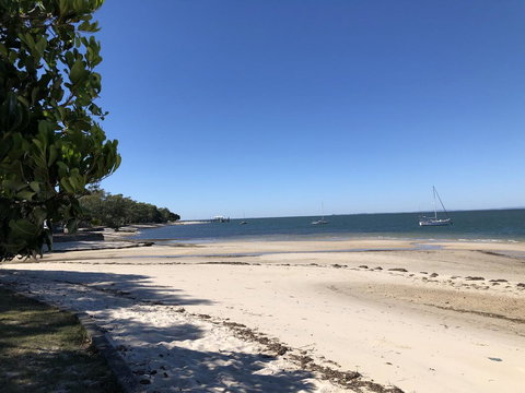 Bribie Island Hotel - Accommodation QLD 9