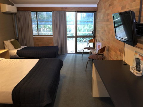 Bribie Island Hotel - Accommodation QLD 2