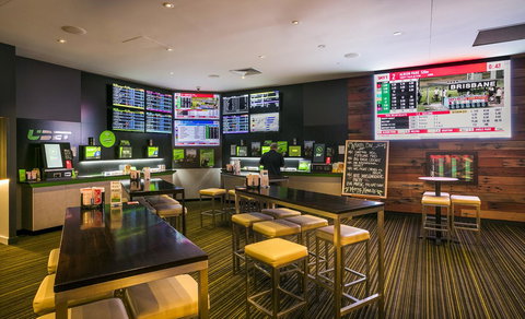 Nightcap At Kawana Waters Hotel - Accommodation QLD 9