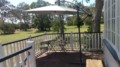 Lake Weyba Noosa Lodge & Kangaroos - Accommodation QLD 2