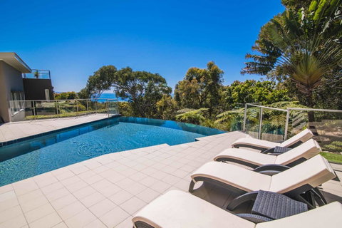 Rainbow Ocean Palms Resort - Accommodation QLD 4