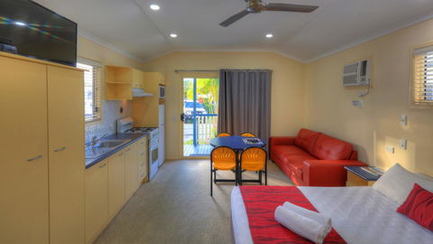 Alex Beach Cabins And Tourist Park - Accommodation QLD 23