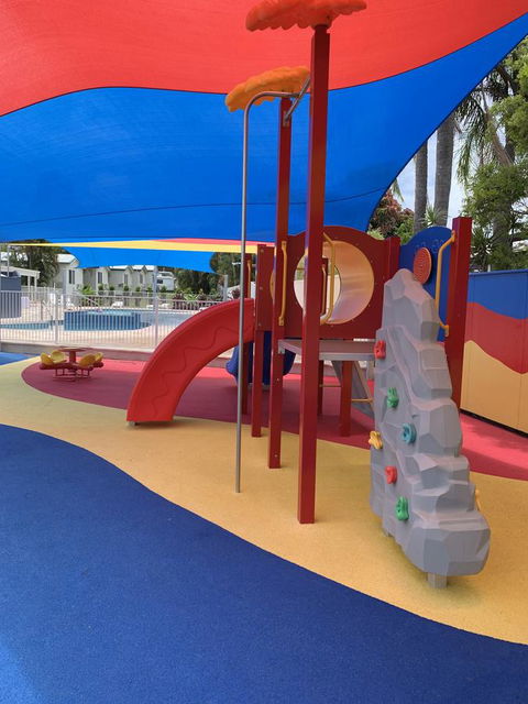 Alex Beach Cabins And Tourist Park - Accommodation QLD 6