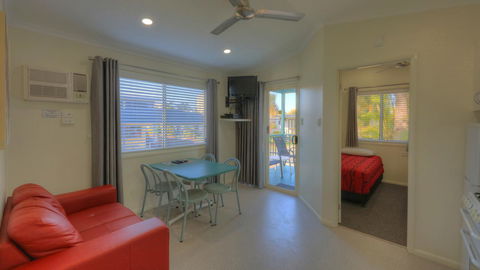 Alex Beach Cabins And Tourist Park - Accommodation QLD 32