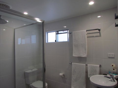 Alex Beach Cabins And Tourist Park - Accommodation QLD 1