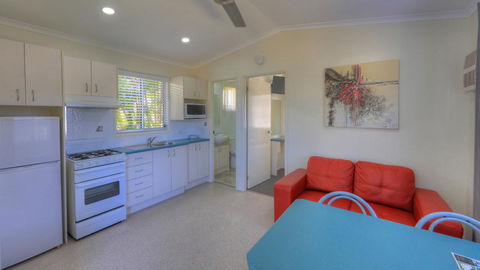 Alex Beach Cabins And Tourist Park - Accommodation QLD 22