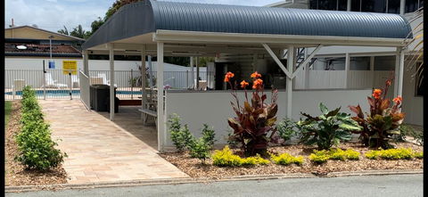 Alex Beach Cabins And Tourist Park - Accommodation QLD 4
