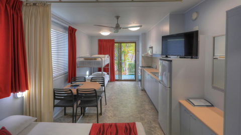 Alex Beach Cabins And Tourist Park - Accommodation QLD 33