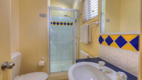 Alex Beach Cabins And Tourist Park - Accommodation QLD 3