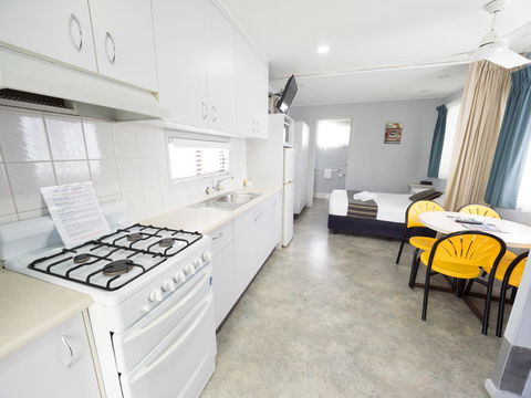 Alex Beach Cabins And Tourist Park - Accommodation QLD 29