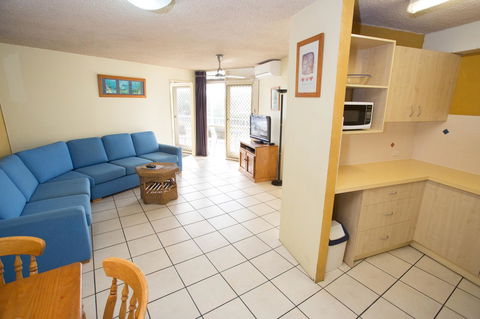 Northpoint Holiday Apartments - Accommodation QLD 7