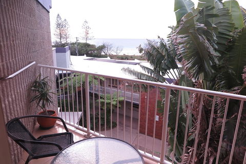 Northpoint Holiday Apartments - Accommodation QLD 9