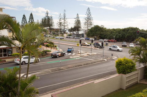 Northpoint Holiday Apartments - Accommodation QLD 20