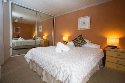 Northpoint Holiday Apartments - Accommodation QLD 5