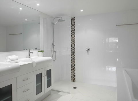 Hotel Laguna - Accommodation QLD 4