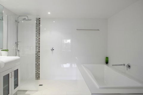 Hotel Laguna - Accommodation QLD 5
