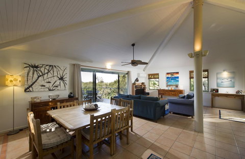 The Retreat Beach Houses - Accommodation QLD 4