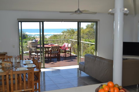 The Retreat Beach Houses - Accommodation QLD 7