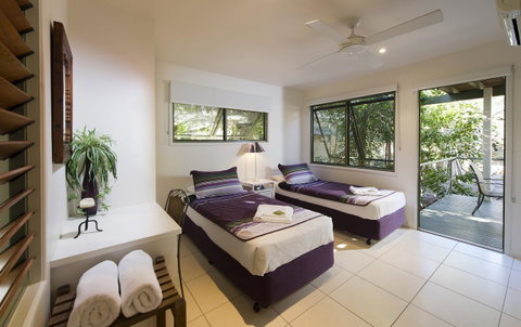The Retreat Beach Houses - Accommodation QLD 16