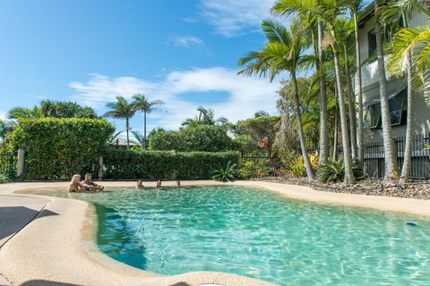The Retreat Beach Houses - Accommodation QLD 2