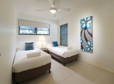 The Retreat Beach Houses - Accommodation QLD 12