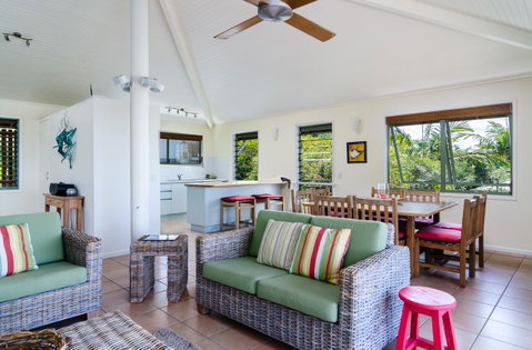The Retreat Beach Houses - Accommodation QLD 20