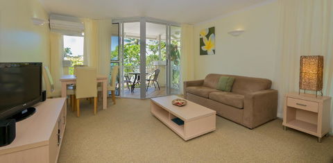 On The Beach Apartments - Accommodation QLD 17