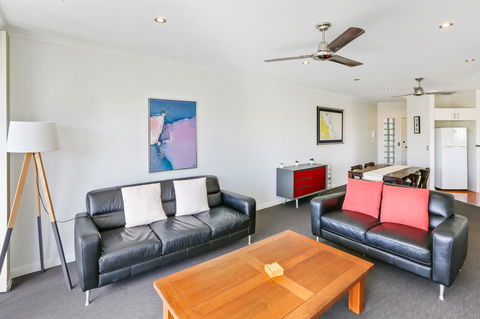 On The Beach Apartments - Accommodation QLD 5