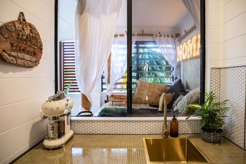 NOMAD - Luxe Apartment - Accommodation QLD 10