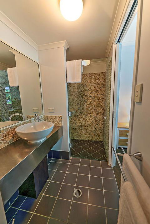 Mango Lagoon Sunbird Retreat - Accommodation QLD 18