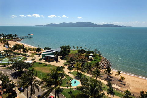 Aquarius On The Beach - Accommodation QLD 17